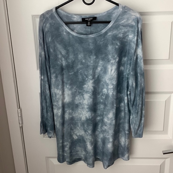 nine west jeans - fawn tie dye high low knit top - Picture 3 of 6